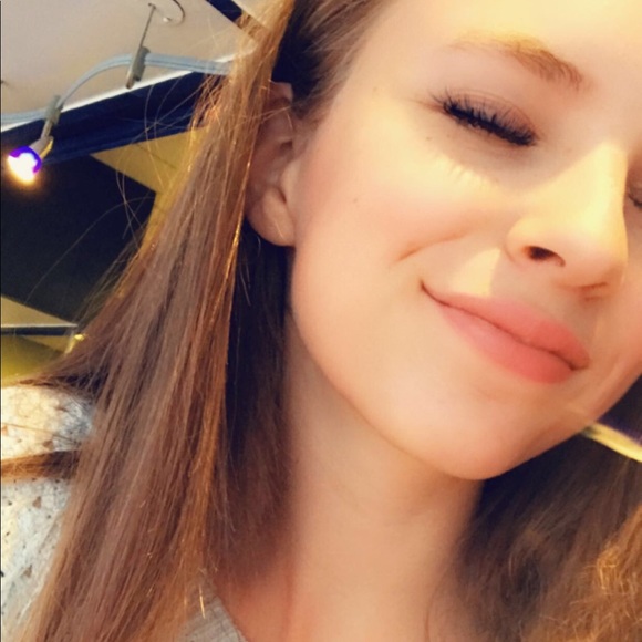 Meet your Posher, Sabrina - Picture 1 of 1